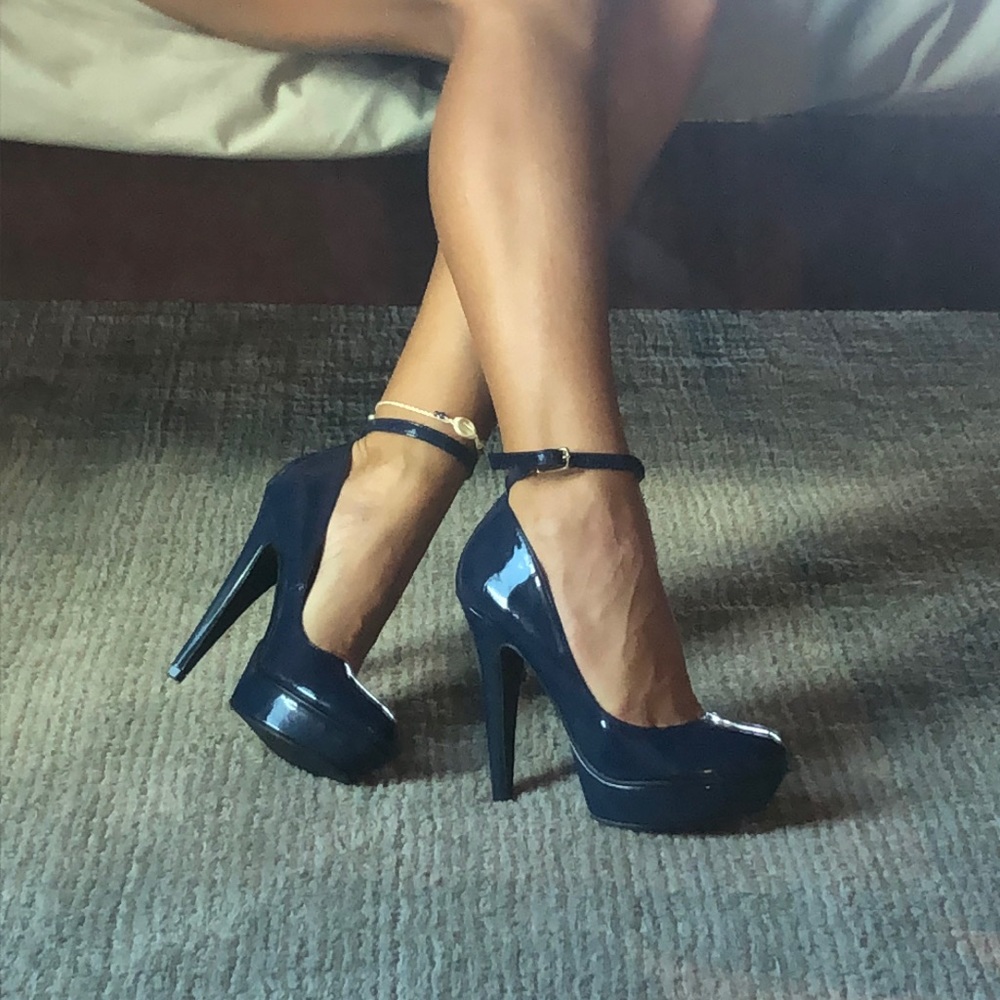 SEXY BLUE HEELS